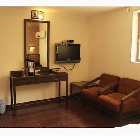 Hotel Ganesh Palace ムンバイ エクステリア 写真