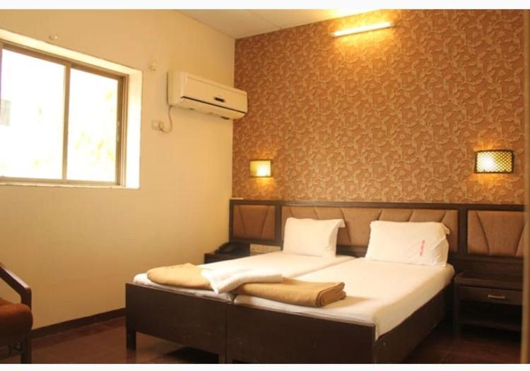 Hotel Ganesh Palace ムンバイ エクステリア 写真