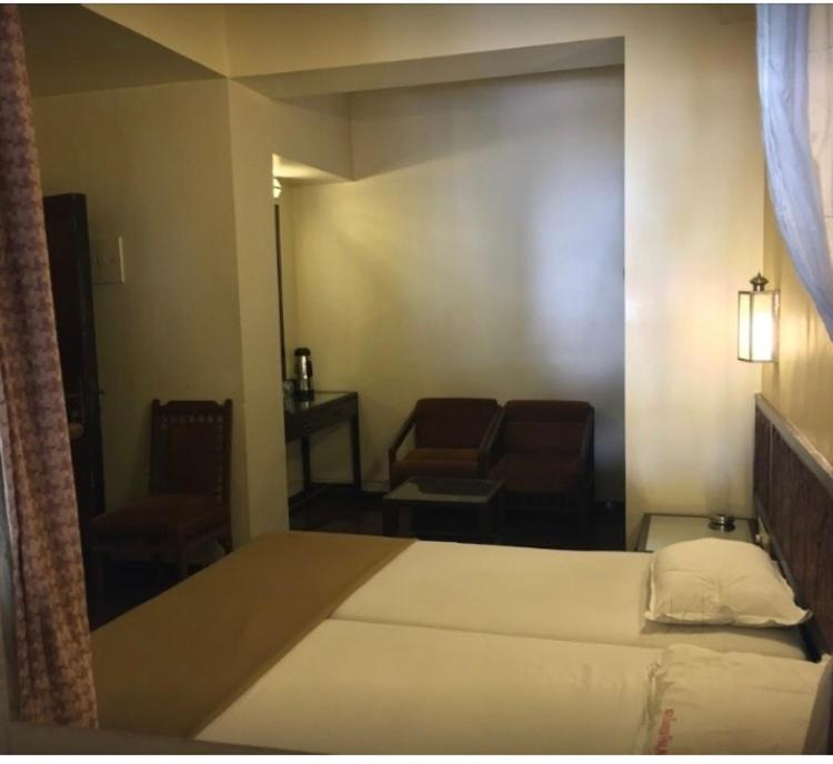 Hotel Ganesh Palace ムンバイ エクステリア 写真