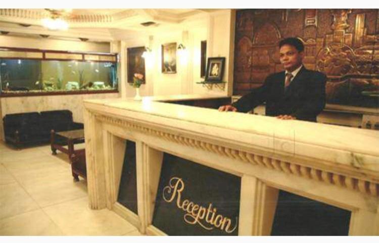 Hotel Ganesh Palace ムンバイ エクステリア 写真